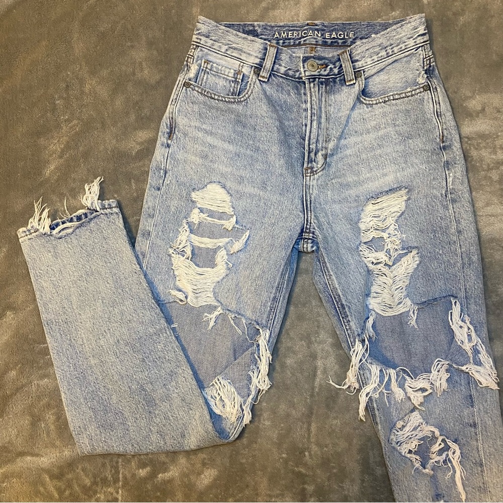 American Eagle Outfitters Ripped/Distressed Light Wash Jeans